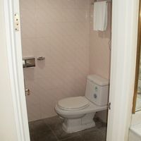 普通のトイレです。お尻洗浄器はありません。