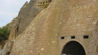 洞窟につくられた、見事な壁画の教会！トカル・キリセ