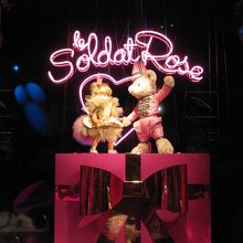 大人顔負けの衣装に身を包んだ人形たち☆