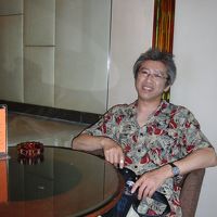 ロビーでくつろぐオッサン