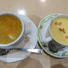 魚介のスープとコーンスープ