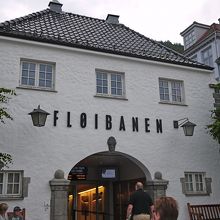 ケーブルカーの山下駅