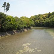 清流の流れに心が洗われます。