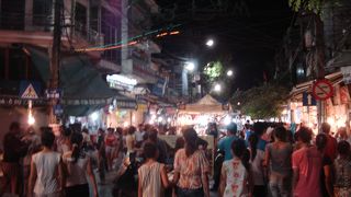 活気あふれる旧市街 (ハノイ36通り（旧市街）)