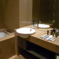 アメニティ充実、歯ブラシも有。バスローブ有。