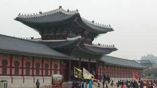 携帯ガイドが借りれるのでツアーじゃなくても大丈夫です。