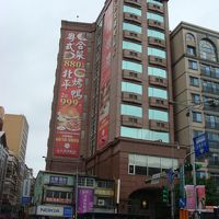 繁華街にあります