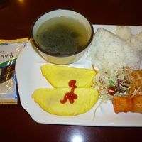 朝食。中央洞と違って、みそ汁が変わるだけでワンパターン