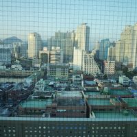 １６階１６０２号室からホテルの裏側の景色