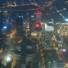 窓ガラスが汚れていてカメラに特殊効果を活かした感じになりまし