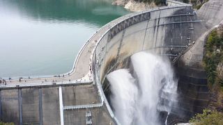 さすが雄大な黒部ダム