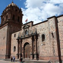 インカの石組みの上につくられたサント・ドミンゴ教会