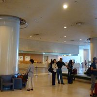 エントランスからシャトルバス30−60分毎．朝30分毎