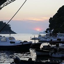 ツァヴタットの岸壁から眺めるアドリア海の夕日も風情あり。