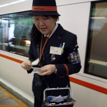 ホームで座席券を購入