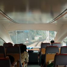 先頭座席に陣取ります　