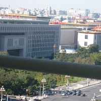 客室1241号室からの眺望　明日から国慶節　赤い旗多し