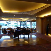 1階フロント前の様子。