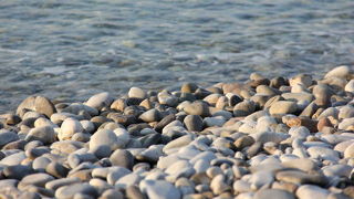 裸足で歩くと足つぼマッサージできます!?