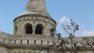 とんがり屋根がかわいい≪漁夫の砦≫