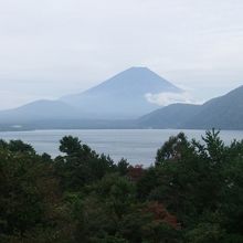 やっと顔を出してくれた富士山