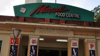 チキンライスのお店「天天海南鶏飯」は行列です