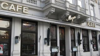 ≪カフェ・モーツァルト≫はオペラ座の裏