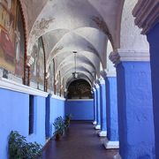 数多くの修道女が暮らしたアレキパの中の閉ざされた世界、サンタ・カタリナ修道院