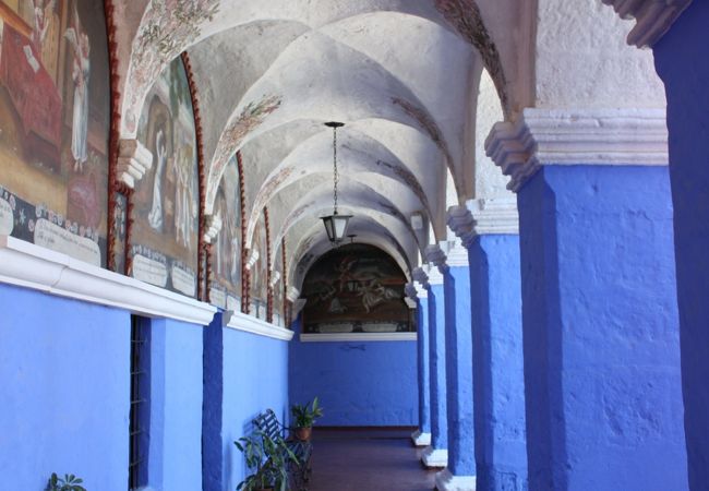 数多くの修道女が暮らしたアレキパの中の閉ざされた世界、サンタ・カタリナ修道院