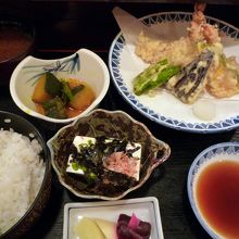 ボリューム満点でおいしい天ぷら定食
