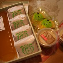 左がようかんとゆずまんのＡセット１，６８０円