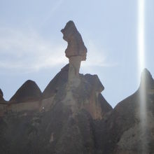 野柳にあるクレオパトラの岩に似ています。