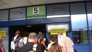 乗り継ぎにはご注意を！