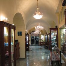 奥に広〜い店内♪