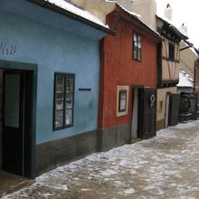 カラフルな家並みがかわいらしい黄金の小路♪