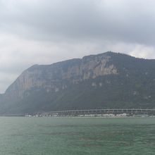 この山が西山森林公園