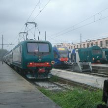 駅構内でみた列車たち。