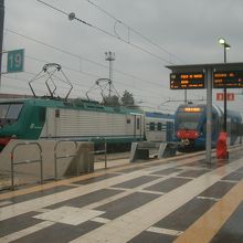 駅構内でみた列車たち。