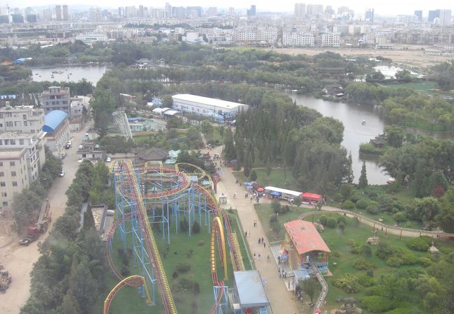 家族で遊べる広い公園