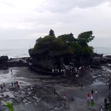 テラスから見たタナロット寺院