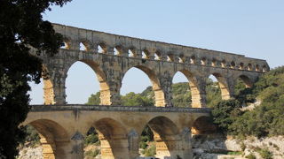 てっぺんの水路見学はガイドツアーで！