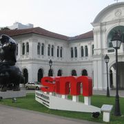 東南アジアの現代アートを展示
