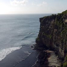 バドゥン半島西端断崖絶壁