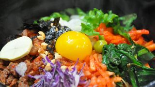 朝から食べても重くありません　石焼ビピンパにチヂミをどうぞ！