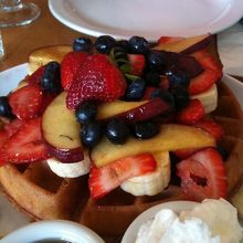 ワッフル（フルーツ全部乗せ）