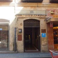 ホテルのエントランス