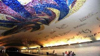 便利ですが、乗り継ぎには時間を要する場合も...