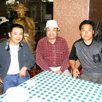 このカフェの後ろがフロント。南楼も迎賓楼もここでチェックイン