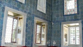 イズニックタイルの見事な装飾にうっとり！