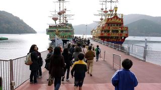 海賊船・ロープウェイ１日きっぷの旅　箱根海賊船 パーサ号 の桃源台～箱根町のクルージング